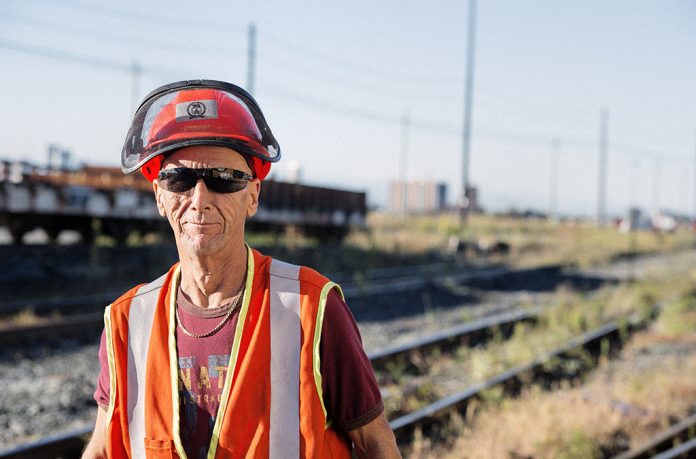 maint-worker-1024-675 maint-worker